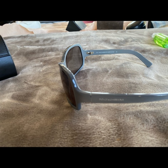 Authentic dolce and gabbana sunglasses - preowned - Picture 3 of 5